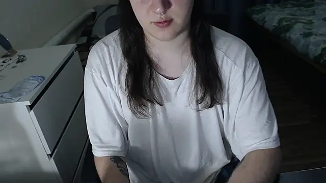 Snapshot of EvaMiron chatting on November 23, 2025, 6:29 pm EvaMiron online show from November 23, 2025, 6:29 pm