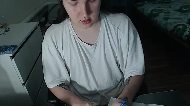 Snapshot of EvaMiron chatting on November 22, 2025, 10:36 am EvaMiron online show from November 22, 2025, 10:36 am