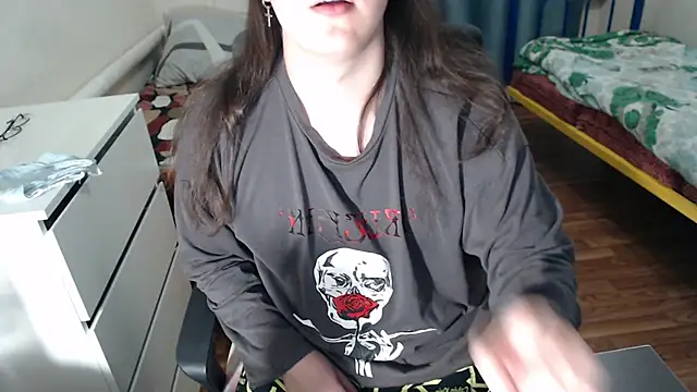 Snapshot of EvaMiron chatting on October 2, 2025, 9:40 pm EvaMiron online show from October 2, 2025, 9:40 pm