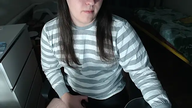 Snapshot of EvaMiron chatting on October 1, 2025, 4:44 pm EvaMiron online show from October 1, 2025, 4:44 pm