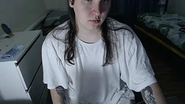 Snapshot of EvaMiron chatting on October 16, 2025, 7:55 pm EvaMiron online show from October 16, 2025, 7:55 pm