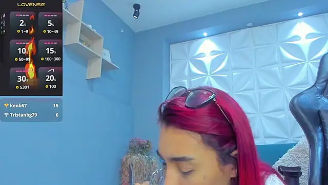 Snapshot of LiaWood_ chatting on March 5, 2025, 1:31 am LiaWood online show from March 5, 2025, 1:31 am