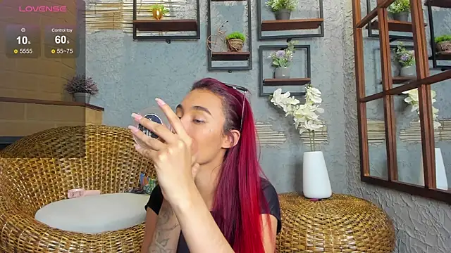 Snapshot of LiaWood_ chatting on February 13, 2025, 1:19 am LiaWood online show from February 13, 2025, 1:19 am