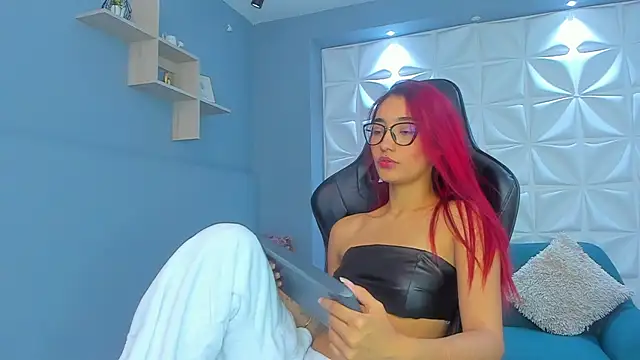 Snapshot of LiaWood_ chatting on March 4, 2025, 7:22 pm LiaWood online show from March 4, 2025, 7:22 pm