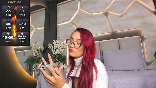 Snapshot of LiaWood_ chatting on February 22, 2025, 1:44 am LiaWood online show from February 22, 2025, 1:44 am