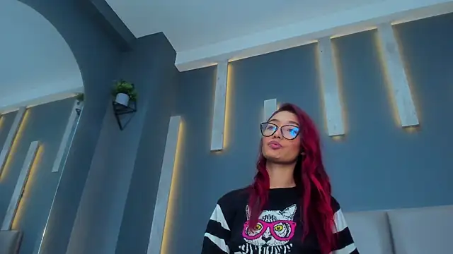 Snapshot of LiaWood_ chatting on February 7, 2025, 7:06 pm LiaWood online show from February 7, 2025, 7:06 pm