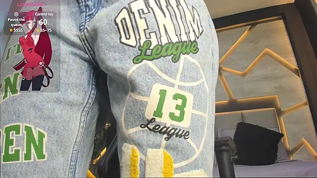 Snapshot of LiaWood_ chatting on February 18, 2025, 7:30 pm LiaWood online show from February 18, 2025, 7:30 pm