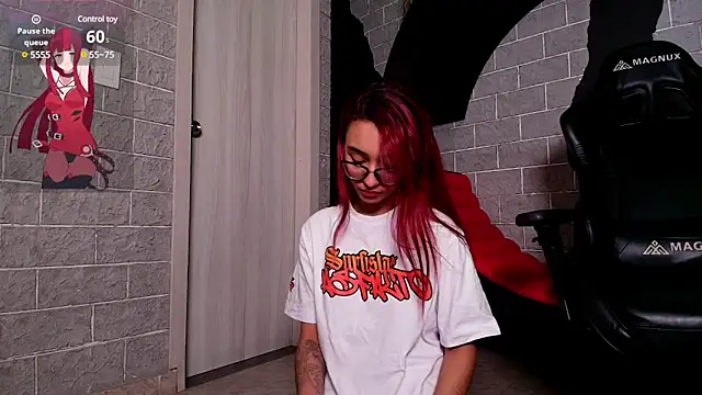 Snapshot of LiaWood_ chatting on March 17, 2025, 1:35 am LiaWood online show from March 17, 2025, 1:35 am