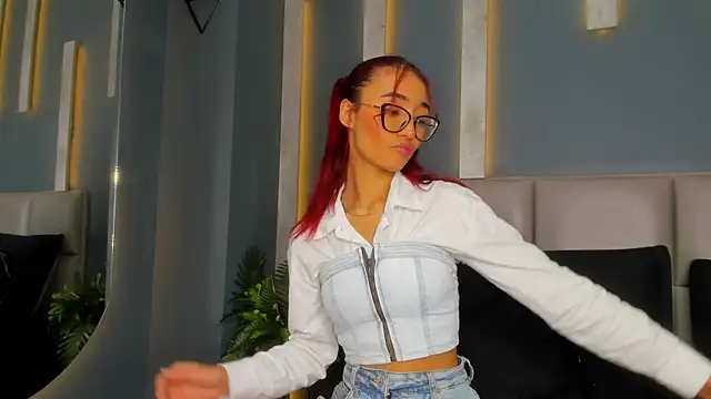 Snapshot of LiaWood_ chatting on February 10, 2025, 7:17 pm LiaWood online show from February 10, 2025, 7:17 pm