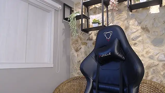 Snapshot of LiaWood_ chatting on March 19, 2025, 7:06 pm LiaWood online show from March 19, 2025, 7:06 pm