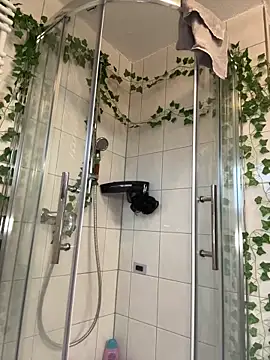 kinkygirl420x online show from December 16, 2024, 1:54 pm