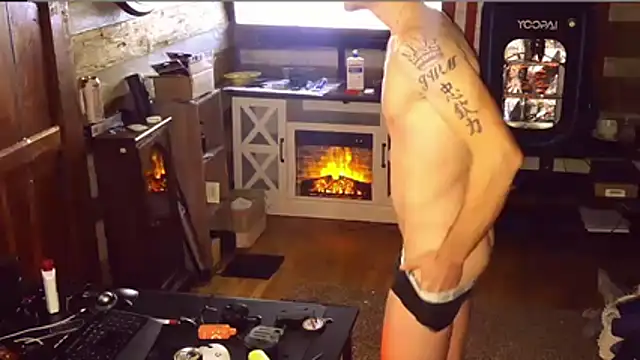 Snapshot of HARD_2QUIT chatting on December 20, 2025, 11:24 am HARD 2QUIT online show from December 20, 2025, 11:24 am