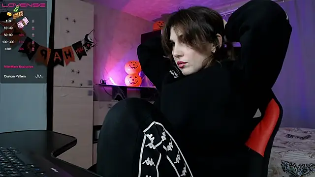 Daniela Cooperr online show from November 5, 2025, 5:05 pm