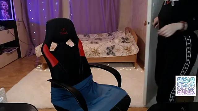 Daniela Cooperr online show from March 29, 2026, 5:25 pm