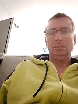 Snapshot of Anastasio33 chatting on September 19, 2025, 4:44 pm Anastasio33 online show from September 19, 2025, 4:44 pm