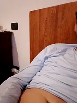 Snapshot of Anastasio33 chatting on October 25, 2025, 7:14 pm Anastasio33 online show from October 25, 2025, 7:14 pm