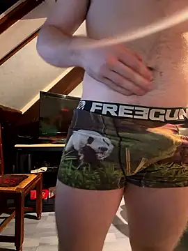 Snapshot of youlo71 chatting on January 15, 2026, 7:17 pm youlo71 online show from January 15, 2026, 7:17 pm