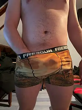 Snapshot of youlo71 chatting on February 19, 2026, 12:29 am youlo71 online show from February 19, 2026, 12:29 am