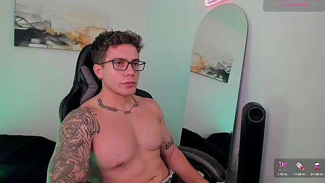 Snapshot of LucianSinclair chatting on January 22, 2025, 12:06 am LucianSinclair online show from January 22, 2025, 12:06 am