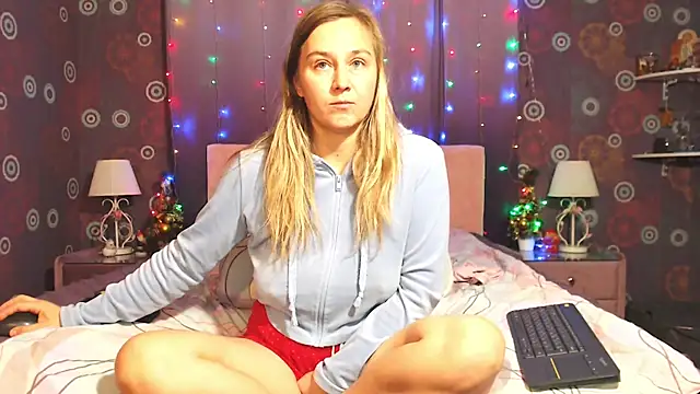 Snapshot of SquirtyAlice chatting on December 14, 2025, 4:34 pm SquirtyAlice online show from December 14, 2025, 4:34 pm