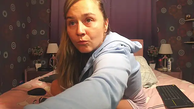 Snapshot of SquirtyAlice chatting on November 25, 2025, 10:10 pm SquirtyAlice online show from November 25, 2025, 10:10 pm