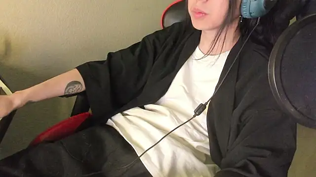 wexlee7 online show from February 12, 2026, 9:47 pm