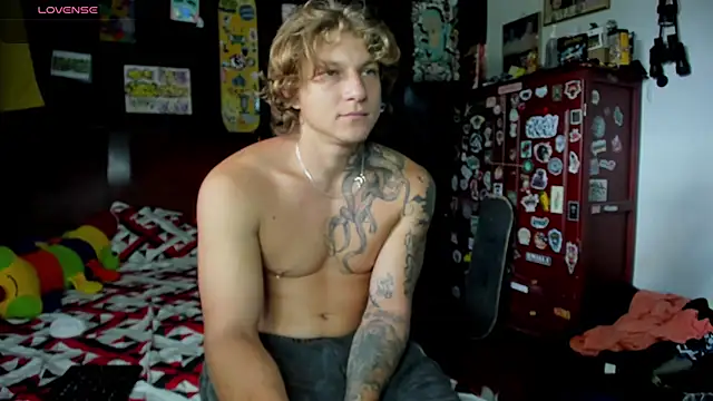 Snapshot of Tom_Krakow chatting on October 25, 2025, 9:04 pm Tom Krakow online show from October 25, 2025, 9:04 pm