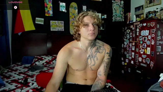 Snapshot of Tom_Krakow chatting on October 29, 2025, 4:50 pm Tom Krakow online show from October 29, 2025, 4:50 pm