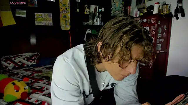 Snapshot of Tom_Krakow chatting on November 12, 2025, 4:22 pm Tom Krakow online show from November 12, 2025, 4:22 pm