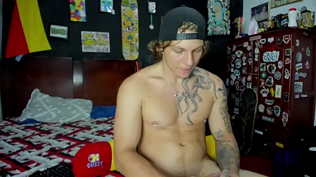 Snapshot of Tom_Krakow chatting on November 16, 2025, 6:56 pm Tom Krakow online show from November 16, 2025, 6:56 pm