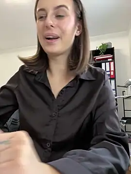 Hii Lolla online show from February 6, 2026, 8:54 am