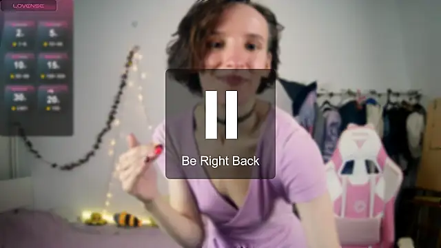 Snapshot of Violet_Veliya chatting on October 14, 2025, 4:07 pm Violet Veliya online show from October 14, 2025, 4:07 pm