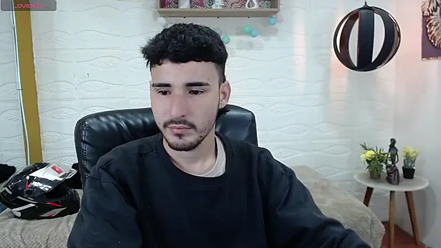 DmitriSanders online show from February 4, 2025, 8:38 pm