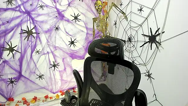 DmitriSanders online show from October 4, 2025, 6:53 pm