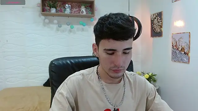 DmitriSanders online show from March 13, 2025, 10:10 pm