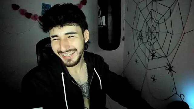 DmitriSanders online show from February 12, 2026, 2:33 am