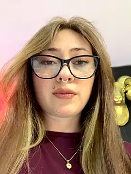 Snapshot of Sofii_gold chatting on October 3, 2025, 2:04 am Sofii gold online show from October 3, 2025, 2:04 am