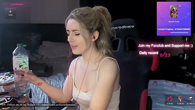 Snapshot of Lisaonthemoon chatting on July 2, 2026, 6:47 pm Lisaonthemoon online show from July 2, 2026, 6:47 pm