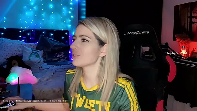 Lisaonthemoon online show from April 10, 2026, 5:53 pm