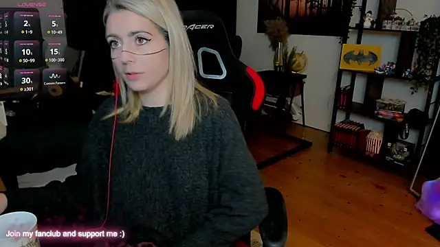 Lisaonthemoon online show from December 19, 2025, 4:09 pm