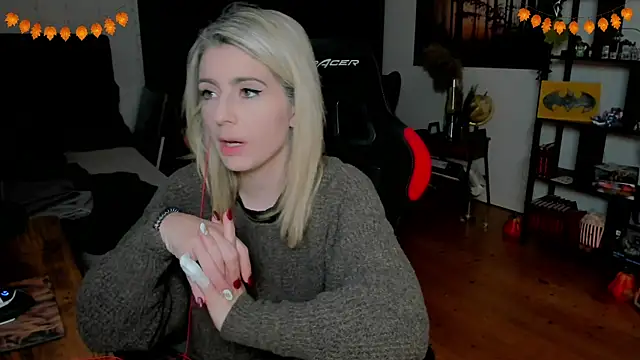 Lisaonthemoon online show from November 25, 2025, 6:41 pm