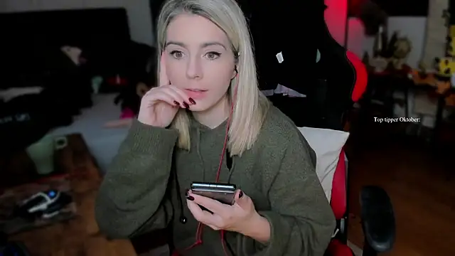 Lisaonthemoon online show from October 4, 2025, 2:07 pm