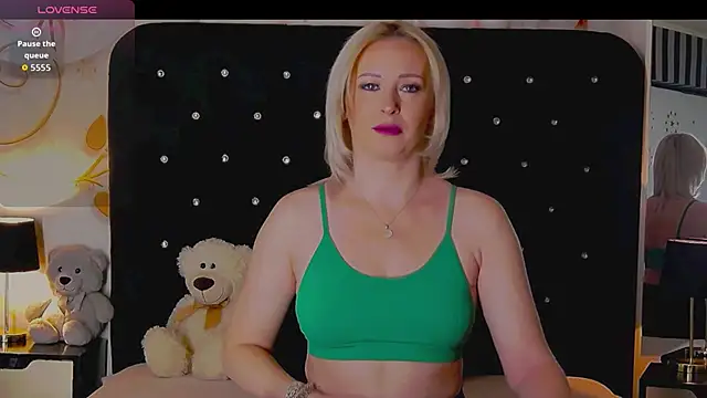 Snapshot of OliviaShaw23 chatting on January 11, 2026, 9:55 pm OliviaShaw23 online show from January 11, 2026, 9:55 pm