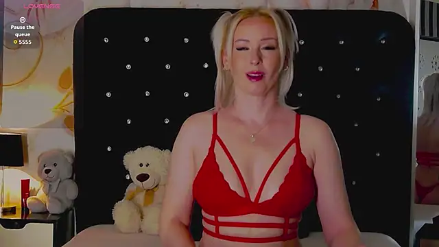 OliviaShaw23 online show from March 28, 2026, 9:05 pm