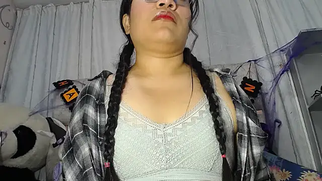 KEYRA-MILLER- online show from October 14, 2025, 2:12 am