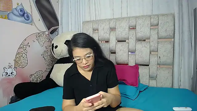 KEYRA-MILLER- online show from November 18, 2025, 2:27 am