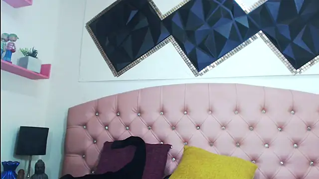 andrea safeira doll online show from November 7, 2025, 11:30 pm