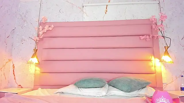 Lezy  online show from October 5, 2025, 7:37 pm