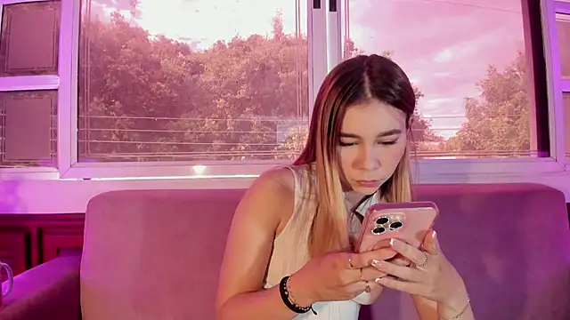 Lezy  online show from October 1, 2025, 1:48 pm