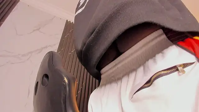 Snapshot of BRYXXXON1 chatting on February 23, 2025, 10:06 am BRYXXXON1 online show from February 23, 2025, 10:06 am